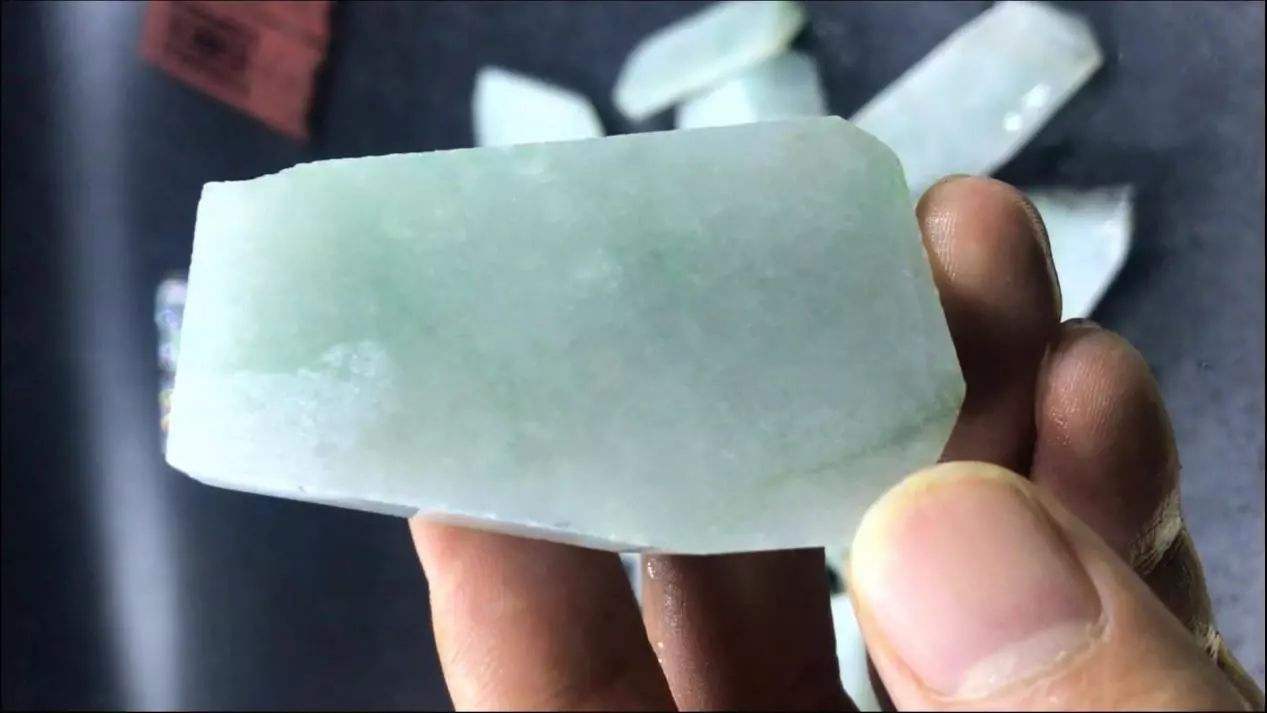 翡翠内行的基础知识是什么翡翠内行的基础知识-第1张图片-翡翠网 翡翠内行的基础知识是什么翡翠内行的基础知识-第1张图片-翡翠网