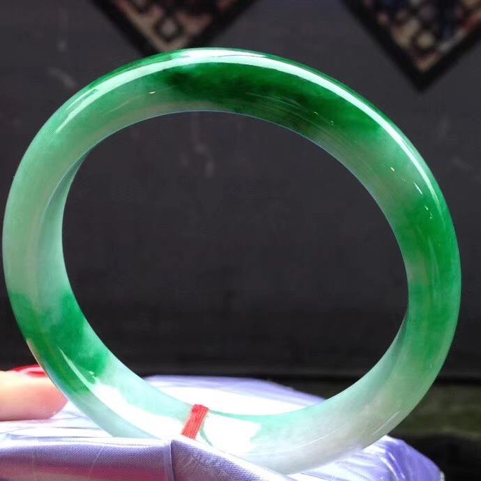 翠花手镯,兴隆翡翠手镯-第2张图片-翡翠网 翠花手镯,兴隆翡翠手镯-第2张图片-翡翠网