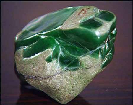 翡翠原石的内外部特征及分类,翡翠原石的特征与鉴定-第2张图片-翡翠网 翡翠原石的内外部特征及分类,翡翠原石的特征与鉴定-第2张图片-翡翠网