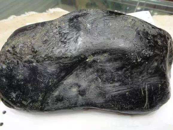 翡翠去皮原石济源翡翠原石剥皮-第1张图片-翡翠网 翡翠去皮原石济源翡翠原石剥皮-第1张图片-翡翠网