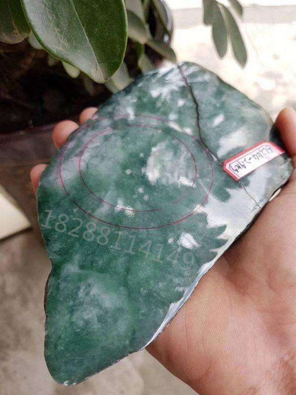 翡翠会卡料原石图片会卡料原石出什么翡翠-第1张图片-翡翠网 翡翠会卡料原石图片会卡料原石出什么翡翠-第1张图片-翡翠网