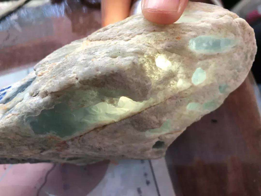 翡翠原石正场口料翡翠原石哪个场口的料子好-第2张图片-翡翠网 翡翠原石正场口料翡翠原石哪个场口的料子好-第2张图片-翡翠网