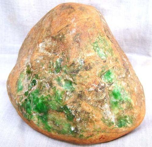 文山翡翠原石怎么挑选,文山翡翠原石怎么挑选好坏-第2张图片-翡翠网 文山翡翠原石怎么挑选,文山翡翠原石怎么挑选好坏-第2张图片-翡翠网