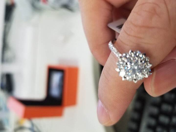 喜钻在国内什么档次喜钻这个牌子怎么样-第1张图片-翡翠网 喜钻在国内什么档次喜钻这个牌子怎么样-第1张图片-翡翠网