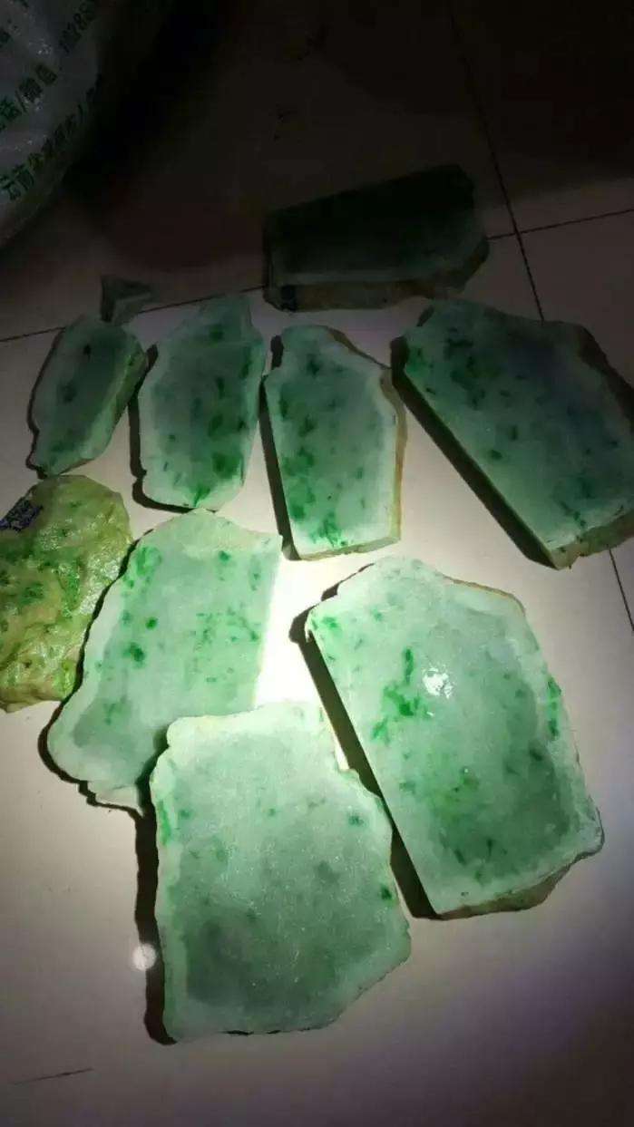 翡翠原石切垮翡翠原石切垮视频