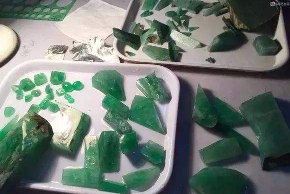 翡翠原石切开白色糯种怎么办翡翠原石切开白色糯种-第2张图片-翡翠网 翡翠原石切开白色糯种怎么办翡翠原石切开白色糯种-第2张图片-翡翠网