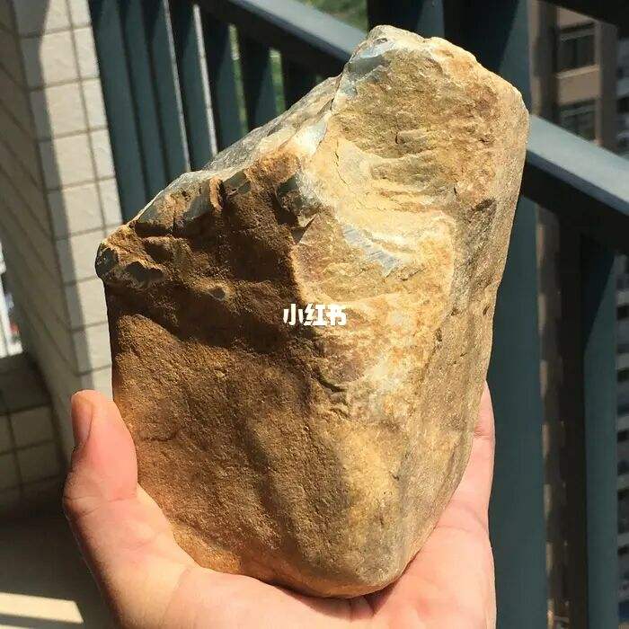 翡翠原石断口,翡翠原石断口料的赌法-第1张图片-翡翠网 翡翠原石断口,翡翠原石断口料的赌法-第1张图片-翡翠网