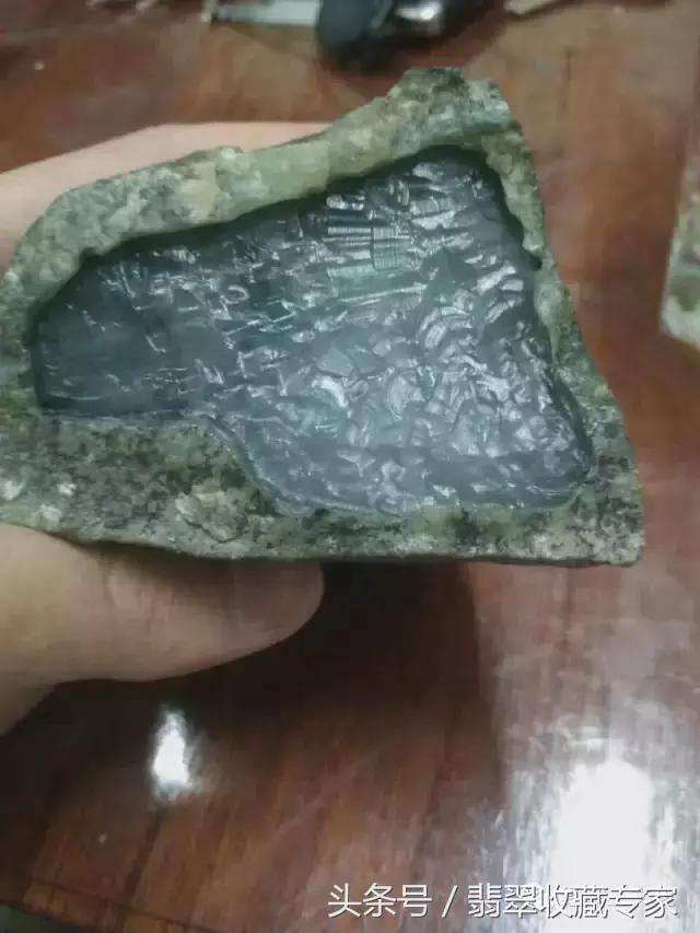 翡翠原石断口,翡翠原石断口料的赌法-第2张图片-翡翠网 翡翠原石断口,翡翠原石断口料的赌法-第2张图片-翡翠网