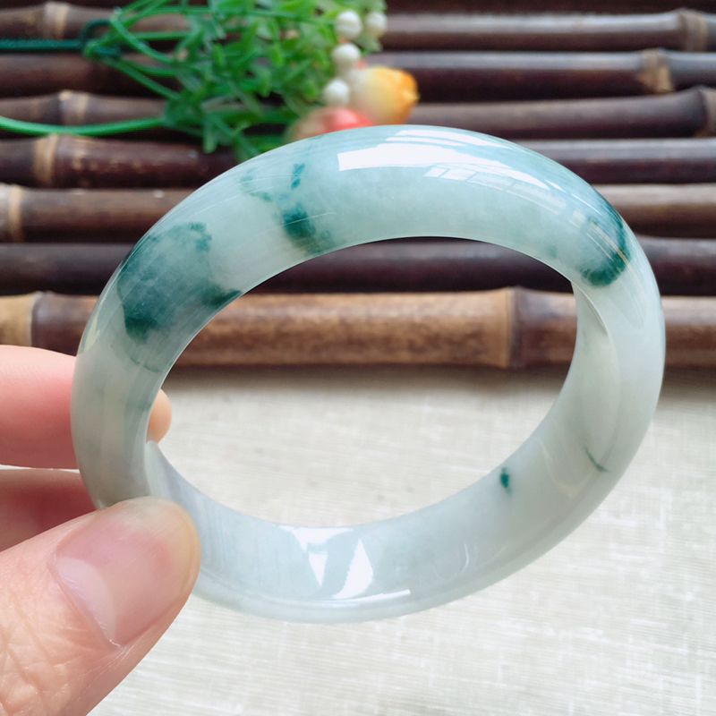 厚庄翡翠手镯真品图片及价格厚庄翡翠手镯真品图片-第1张图片-翡翠网 厚庄翡翠手镯真品图片及价格厚庄翡翠手镯真品图片-第1张图片-翡翠网