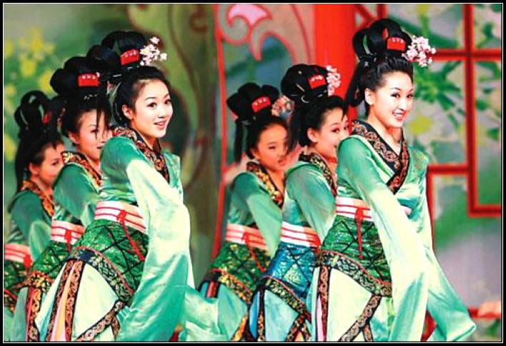 SHE春晚翡翠知识春晚女观众翡翠-第2张图片-翡翠网 SHE春晚翡翠知识春晚女观众翡翠-第2张图片-翡翠网