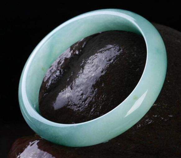 金线的翡翠手镯还值钱吗描金的翡翠手镯还值钱吗-第1张图片-翡翠网 金线的翡翠手镯还值钱吗描金的翡翠手镯还值钱吗-第1张图片-翡翠网