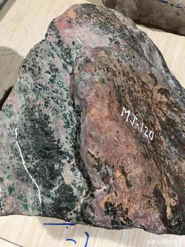 翡翠原石皮上有松花翡翠松花皮详解-第1张图片-翡翠网 翡翠原石皮上有松花翡翠松花皮详解-第1张图片-翡翠网