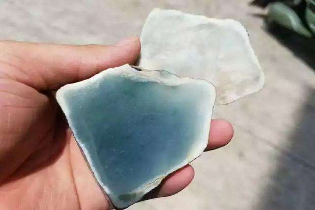 翡翠原石去皮怎么知道到肉了,翡翠原石磨到肉能看出来吗-第1张图片-翡翠网 翡翠原石去皮怎么知道到肉了,翡翠原石磨到肉能看出来吗-第1张图片-翡翠网