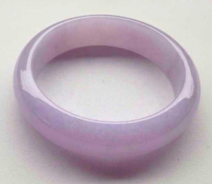 翡翠手镯有银色的是什么银手镯什么颜色是正常的-第2张图片-翡翠网 翡翠手镯有银色的是什么银手镯什么颜色是正常的-第2张图片-翡翠网