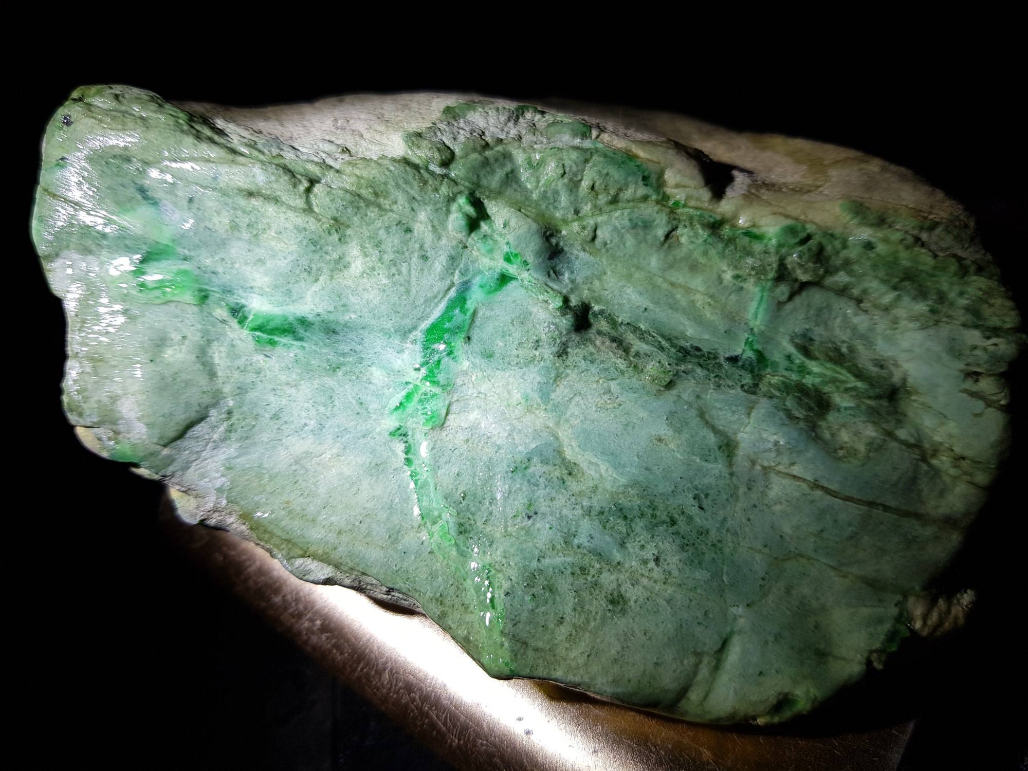 什么是翡翠的石纹,翡翠原石都是竖纹-第2张图片-翡翠网 什么是翡翠的石纹,翡翠原石都是竖纹-第2张图片-翡翠网