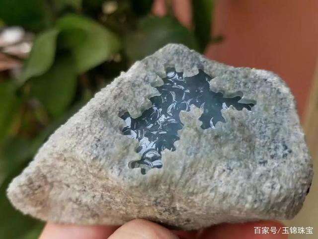 翡翠原石去皮视频手工,翡翠原石带皮雕刻视频-第1张图片-翡翠网 翡翠原石去皮视频手工,翡翠原石带皮雕刻视频-第1张图片-翡翠网