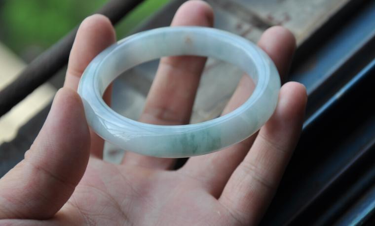 黄翡飘花翡翠价格,飘兰花翡翠的价格-第2张图片-翡翠网 黄翡飘花翡翠价格,飘兰花翡翠的价格-第2张图片-翡翠网