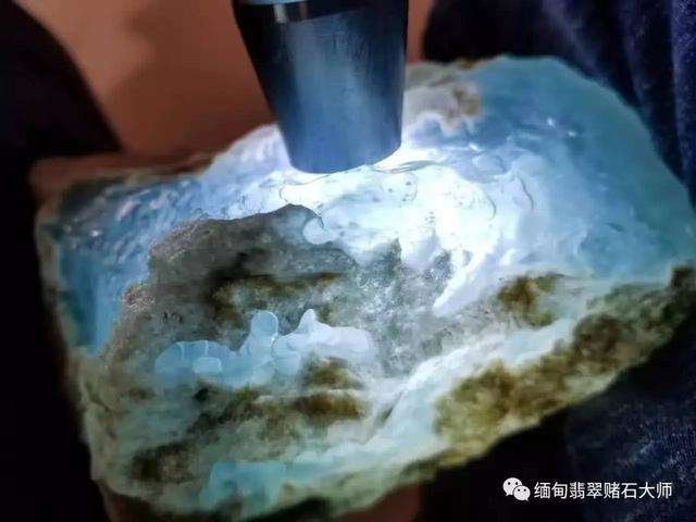 莫西沙红翡原石图片莫西沙翡翠原石图片-第2张图片-翡翠网