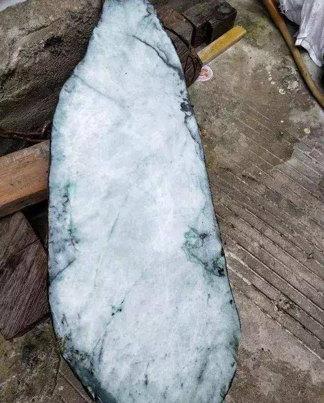 翡翠毛料知识大全图片,翡翠毛料怎么看-第2张图片-翡翠网 翡翠毛料知识大全图片,翡翠毛料怎么看-第2张图片-翡翠网