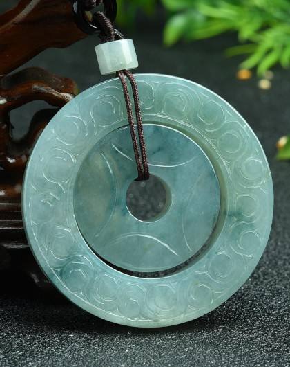 翡翠吊饰平安扣,翡翠平安扣基本知识-第1张图片-翡翠网 翡翠吊饰平安扣,翡翠平安扣基本知识-第1张图片-翡翠网