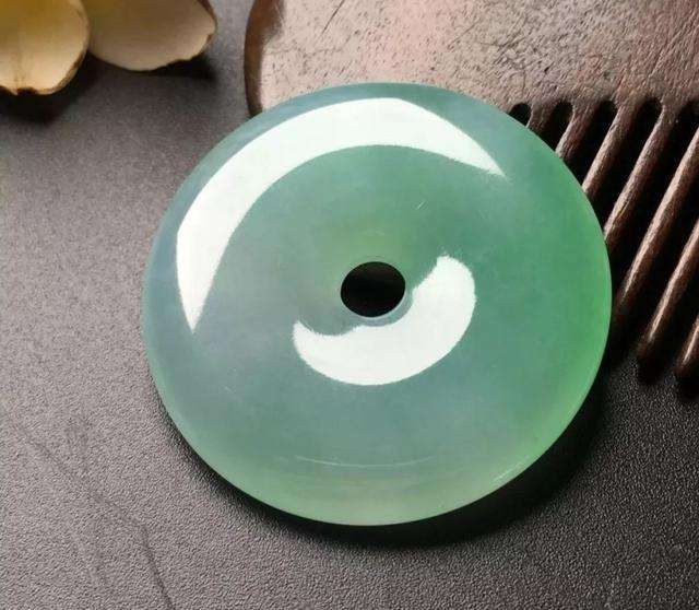 翡翠吊饰平安扣,翡翠平安扣基本知识-第2张图片-翡翠网 翡翠吊饰平安扣,翡翠平安扣基本知识-第2张图片-翡翠网