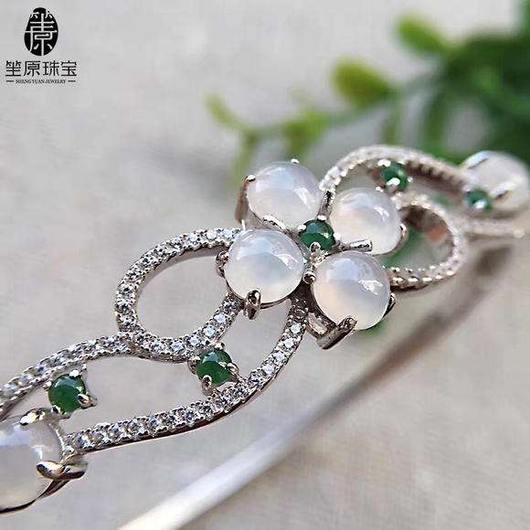 银镶翡翠镯子,银镶翡翠手镯值钱吗-第1张图片-翡翠网 银镶翡翠镯子,银镶翡翠手镯值钱吗-第1张图片-翡翠网