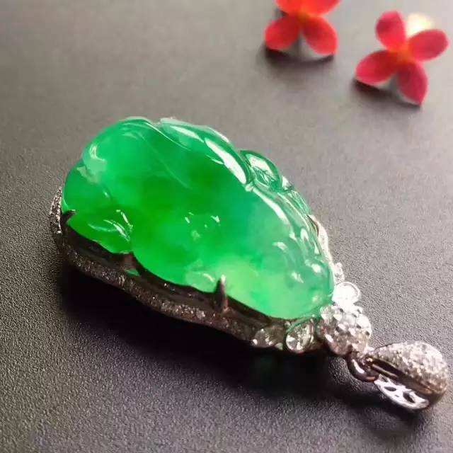 翡翠好运知识,戴翡翠风水运气怎么样-第2张图片-翡翠网 翡翠好运知识,戴翡翠风水运气怎么样-第2张图片-翡翠网