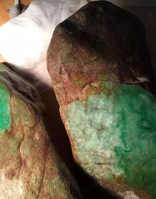 翡翠毛料原石生意翡翠毛料原石生意怎么样-第2张图片-翡翠网 翡翠毛料原石生意翡翠毛料原石生意怎么样-第2张图片-翡翠网