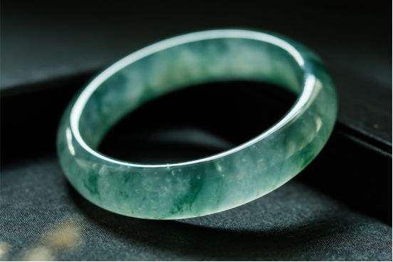 翡翠玉器收藏知识点,翡翠玉器收藏知识-第2张图片-翡翠网 翡翠玉器收藏知识点,翡翠玉器收藏知识-第2张图片-翡翠网