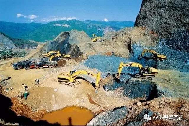 挖翡翠原石挖翡翠原石图片-第1张图片-翡翠网 挖翡翠原石挖翡翠原石图片-第1张图片-翡翠网