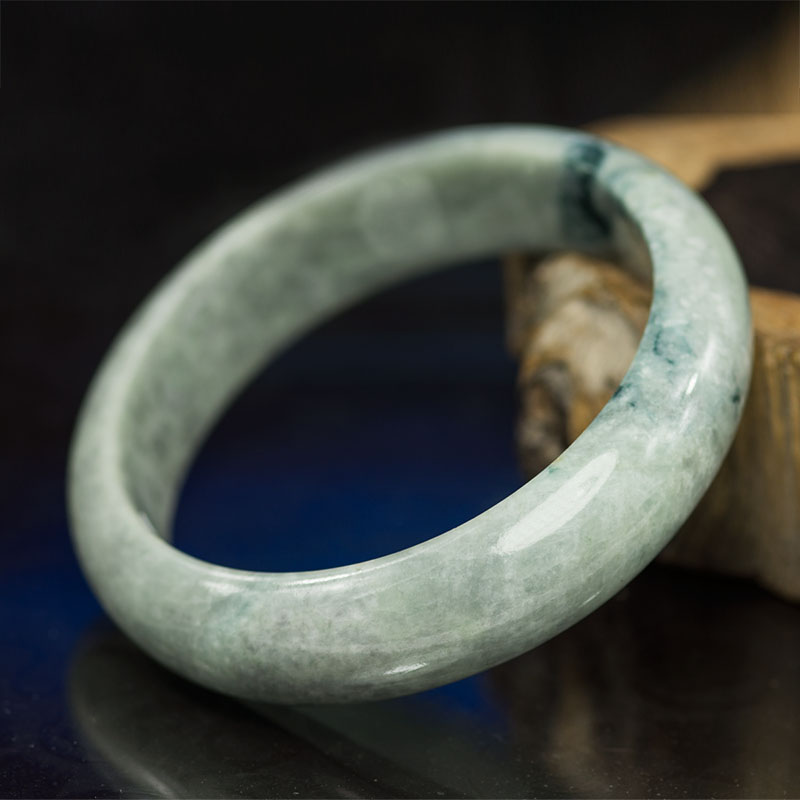 a货翡翠镯子多少钱,3万左右翡翠a货手镯-第1张图片-翡翠网 a货翡翠镯子多少钱,3万左右翡翠a货手镯-第1张图片-翡翠网