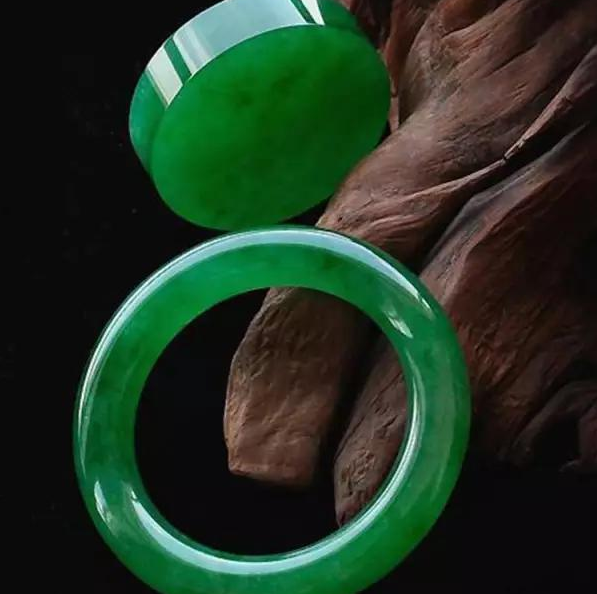 翡翠知识**讲解视频,翡翠的基础知识视频-第1张图片-翡翠网 翡翠知识**讲解视频,翡翠的基础知识视频-第1张图片-翡翠网