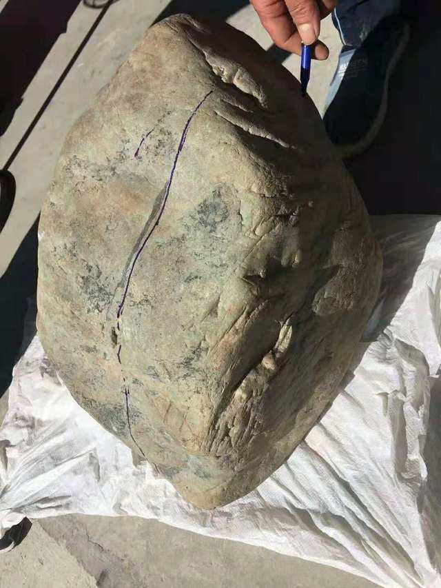 可靠翡翠毛料原石知识,翡翠玉石毛料鉴别-第1张图片-翡翠网 可靠翡翠毛料原石知识,翡翠玉石毛料鉴别-第1张图片-翡翠网