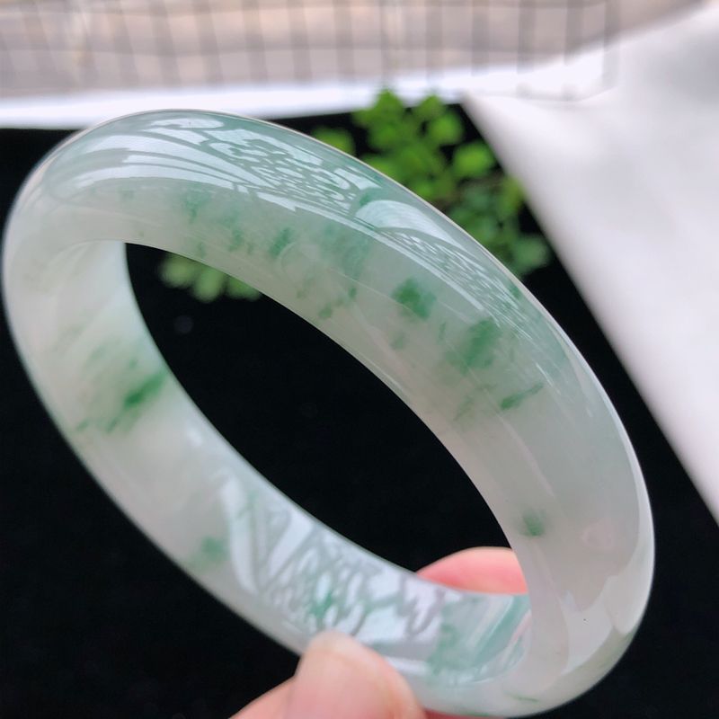 黄加绿翡翠手镯价格多少,黄加绿翡翠手镯价格-第1张图片-翡翠网