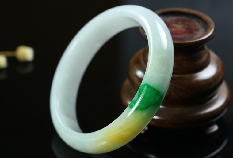 黄加绿翡翠手镯价格多少,黄加绿翡翠手镯价格-第2张图片-翡翠网