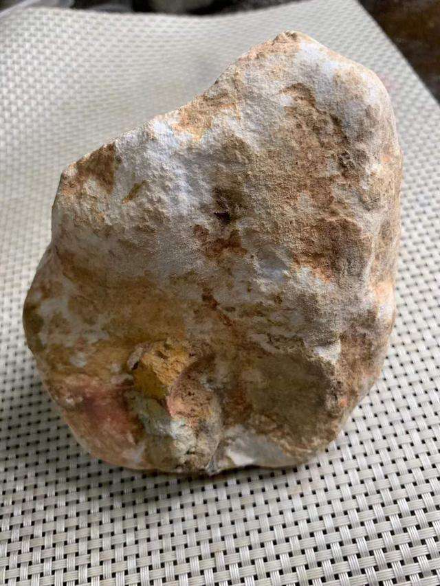 木那翡翠原石切割视频红皮木翡翠原石视频-第1张图片-翡翠网 木那翡翠原石切割视频红皮木翡翠原石视频-第1张图片-翡翠网