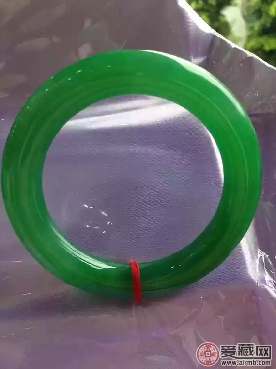 翡翠保养知识和注意事项,翡翠的保养技巧和方法-第1张图片-翡翠网 翡翠保养知识和注意事项,翡翠的保养技巧和方法-第1张图片-翡翠网