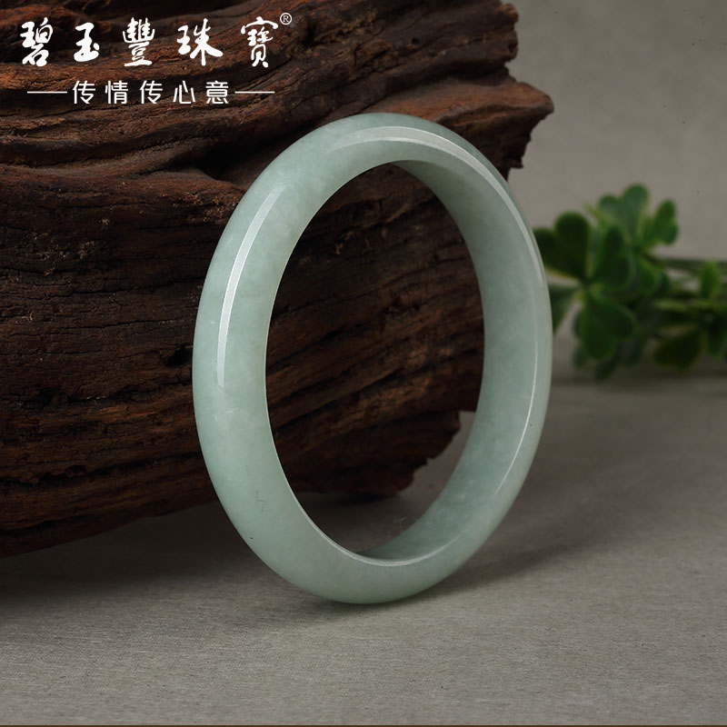 豆种翡翠手镯价格是怎么样的呢,豆种翡翠手镯图片及价格-第1张图片-翡翠网 豆种翡翠手镯价格是怎么样的呢,豆种翡翠手镯图片及价格-第1张图片-翡翠网