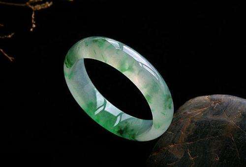 翡翠手镯百科高档翡翠手镯知识-第2张图片-翡翠网 翡翠手镯百科高档翡翠手镯知识-第2张图片-翡翠网