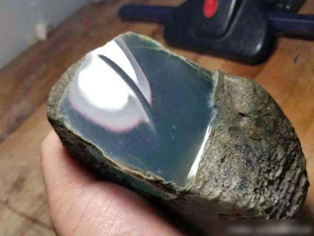 假翡翠原石图片造假翡翠原石有肉吗-第1张图片-翡翠网 假翡翠原石图片造假翡翠原石有肉吗-第1张图片-翡翠网