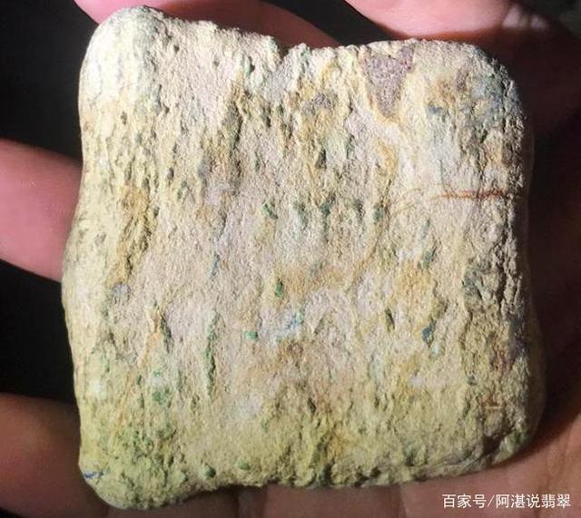 翡翠原石全身有松花有机会开出绿吗?,松花皮翡翠原石会出什么-第2张图片-翡翠网