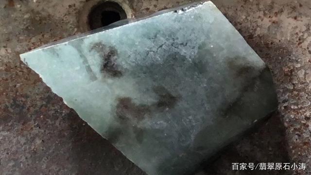 翡翠原石内部出现脏是什么翡翠原石脏图片-第1张图片-翡翠网 翡翠原石内部出现脏是什么翡翠原石脏图片-第1张图片-翡翠网