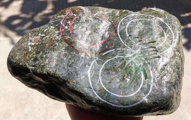 为什么翡翠原石会产生蜡壳,买的翡翠有蜡是什么原因-第1张图片-翡翠网 为什么翡翠原石会产生蜡壳,买的翡翠有蜡是什么原因-第1张图片-翡翠网