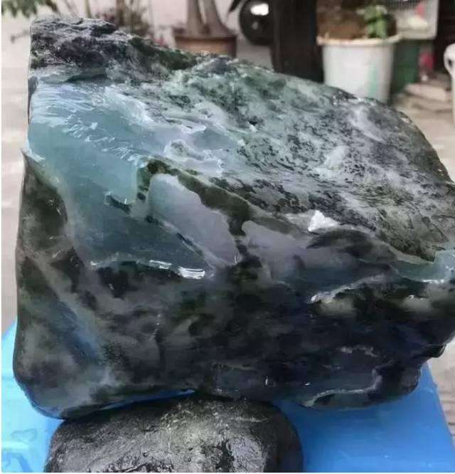 翡翠原石回收地址在哪里翡翠原石回收地址-第2张图片-翡翠网