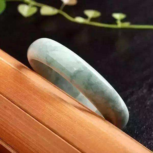 翠丝种翡翠手镯价格翡翠手镯多少钱-第1张图片-翡翠网