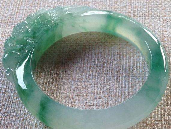 翡翠种类的鉴别和图解翡翠种的分类与图片-第1张图片-翡翠网 翡翠种类的鉴别和图解翡翠种的分类与图片-第1张图片-翡翠网