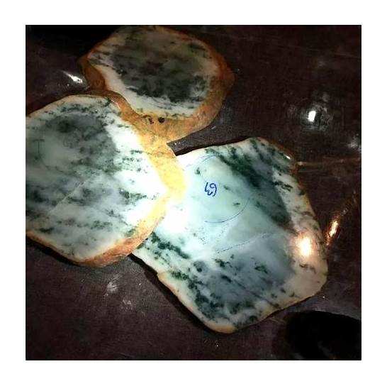 翡翠原石必备知识翡翠原石基础知识-第1张图片-翡翠网 翡翠原石必备知识翡翠原石基础知识-第1张图片-翡翠网