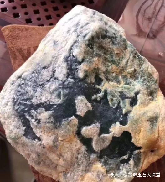 莫西沙翡翠原石特点,莫西沙翡翠原石-第1张图片-翡翠网 莫西沙翡翠原石特点,莫西沙翡翠原石-第1张图片-翡翠网