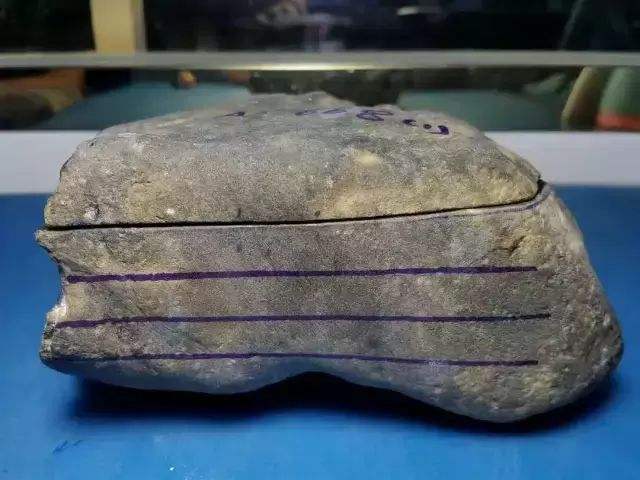 莫西沙翡翠原石特点,莫西沙翡翠原石-第2张图片-翡翠网 莫西沙翡翠原石特点,莫西沙翡翠原石-第2张图片-翡翠网