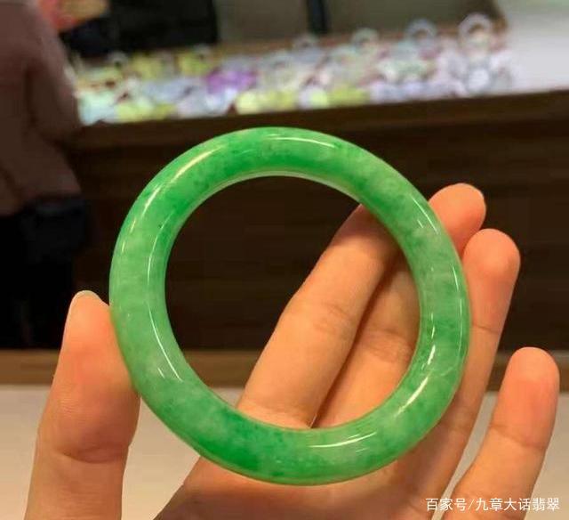 几千块的翡翠手镯不戴有必要买吗,几千块的翡翠手镯不戴有必要买吗知乎-第1张图片-翡翠网 几千块的翡翠手镯不戴有必要买吗,几千块的翡翠手镯不戴有必要买吗知乎-第1张图片-翡翠网